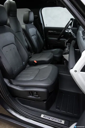 Land Rover Defender D300 Interior 00004