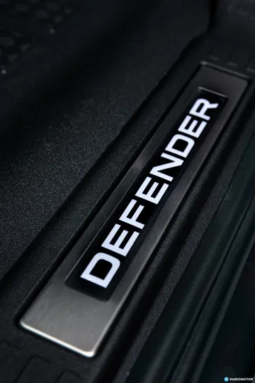 Land Rover Defender D300 Interior 00009