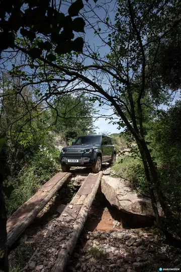 Land Rover Defender D300 Offroad 00007