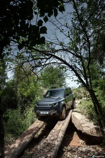 Land Rover Defender D300 Offroad 00009