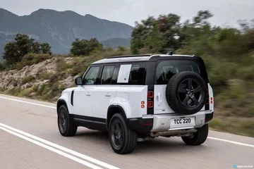 Land Rover Defender Phev Carretera 00022