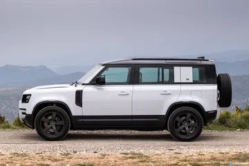 Land Rover Defender Phev Exterior 00009