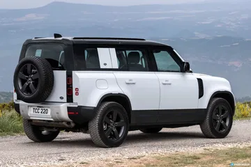 Land Rover Defender Phev Exterior 00010
