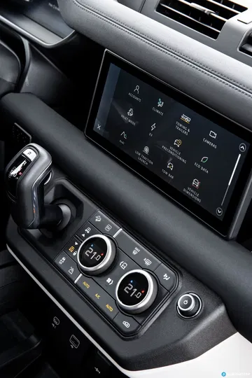 Land Rover Defender Phev Interior 00013