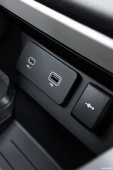 Land Rover Defender Phev Interior 00017