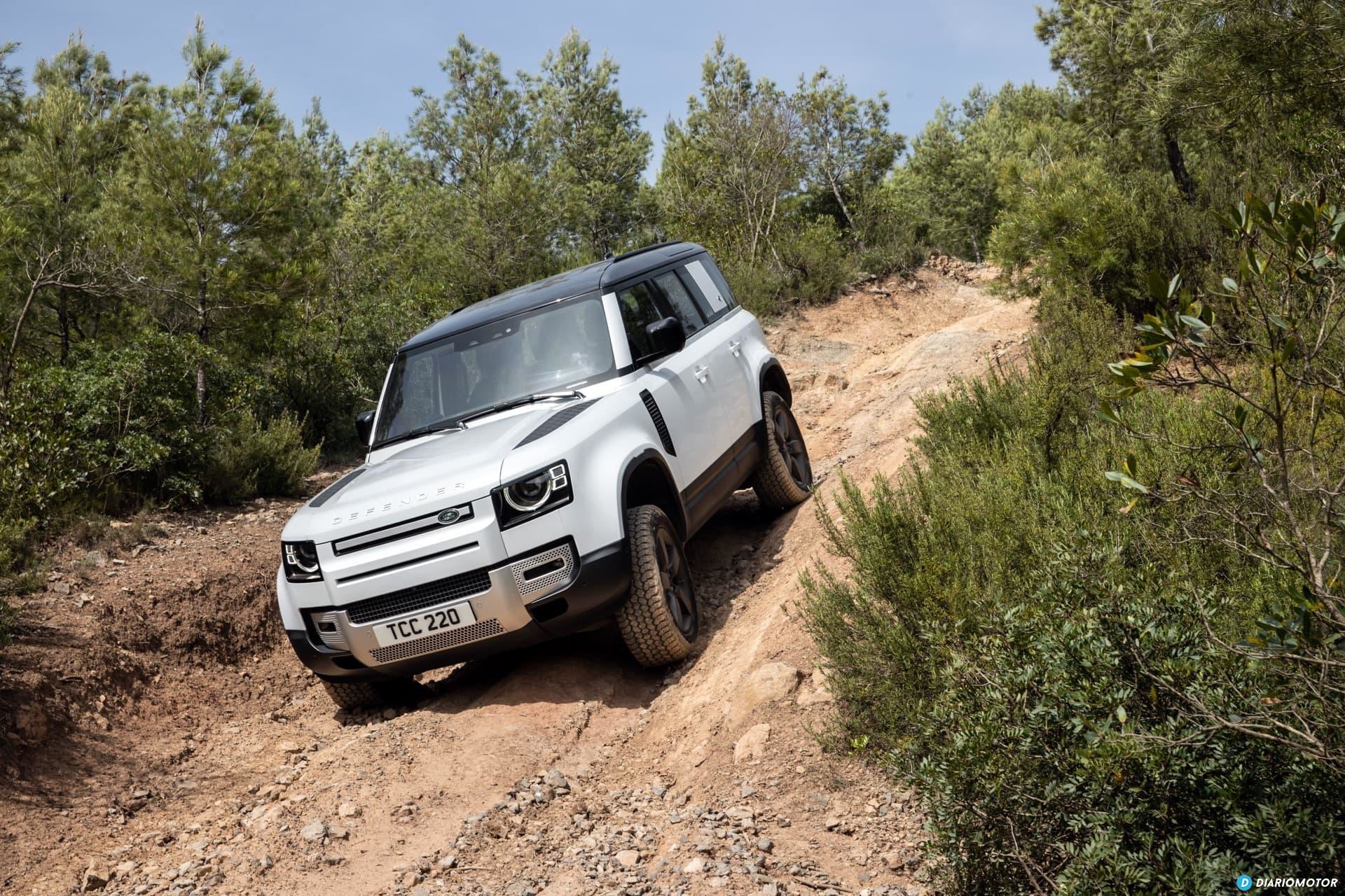 Land Rover Defender Phev Offroad 00001