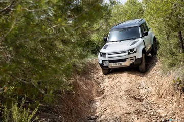 Land Rover Defender Phev Offroad 00005