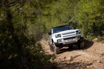 Land Rover Defender Phev Offroad 00006