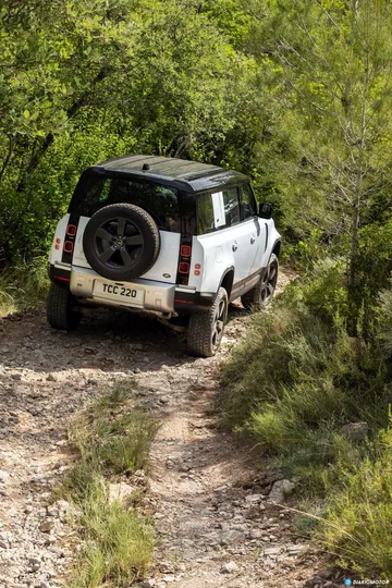 Land Rover Defender Phev Offroad 00009