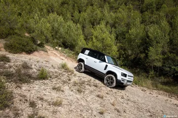 Land Rover Defender Phev Offroad 00010