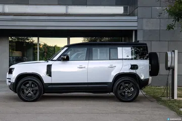 Land Rover Defender Phev Recarga 00003