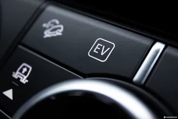 Land Rover Defender Phev Recarga 00005