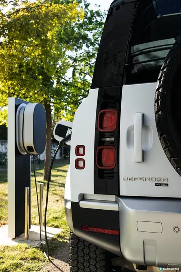 Land Rover Defender Phev Recarga 00013