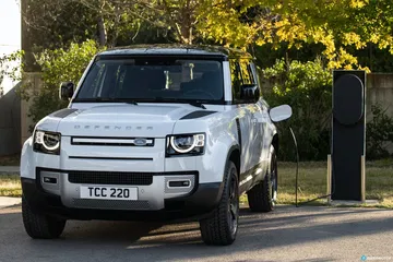 Land Rover Defender Phev Recarga 00015