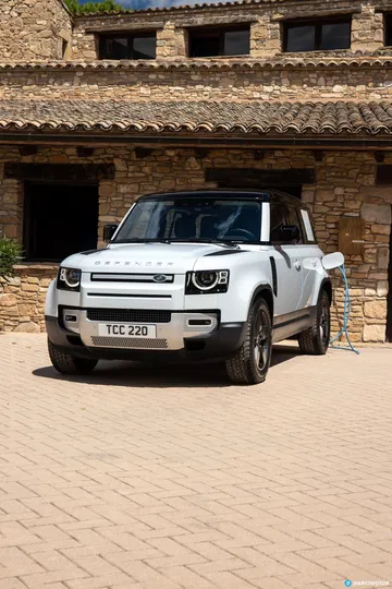 Land Rover Defender Phev Recarga 00019