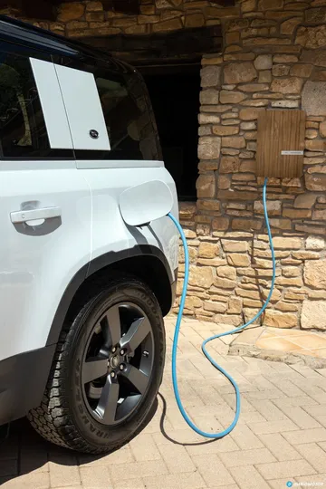 Land Rover Defender Phev Recarga 00020