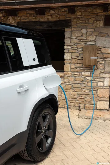 Land Rover Defender Phev Recarga 00022