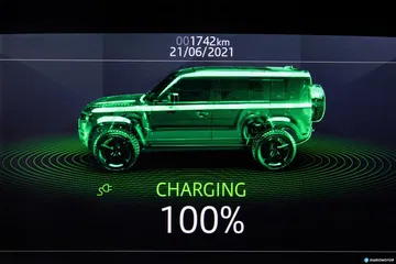 Land Rover Defender Phev Recarga 00026
