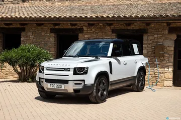 Land Rover Defender Phev Recarga 00028
