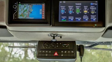 Mercedes Unimog Camper Earthcruiser 0721 013