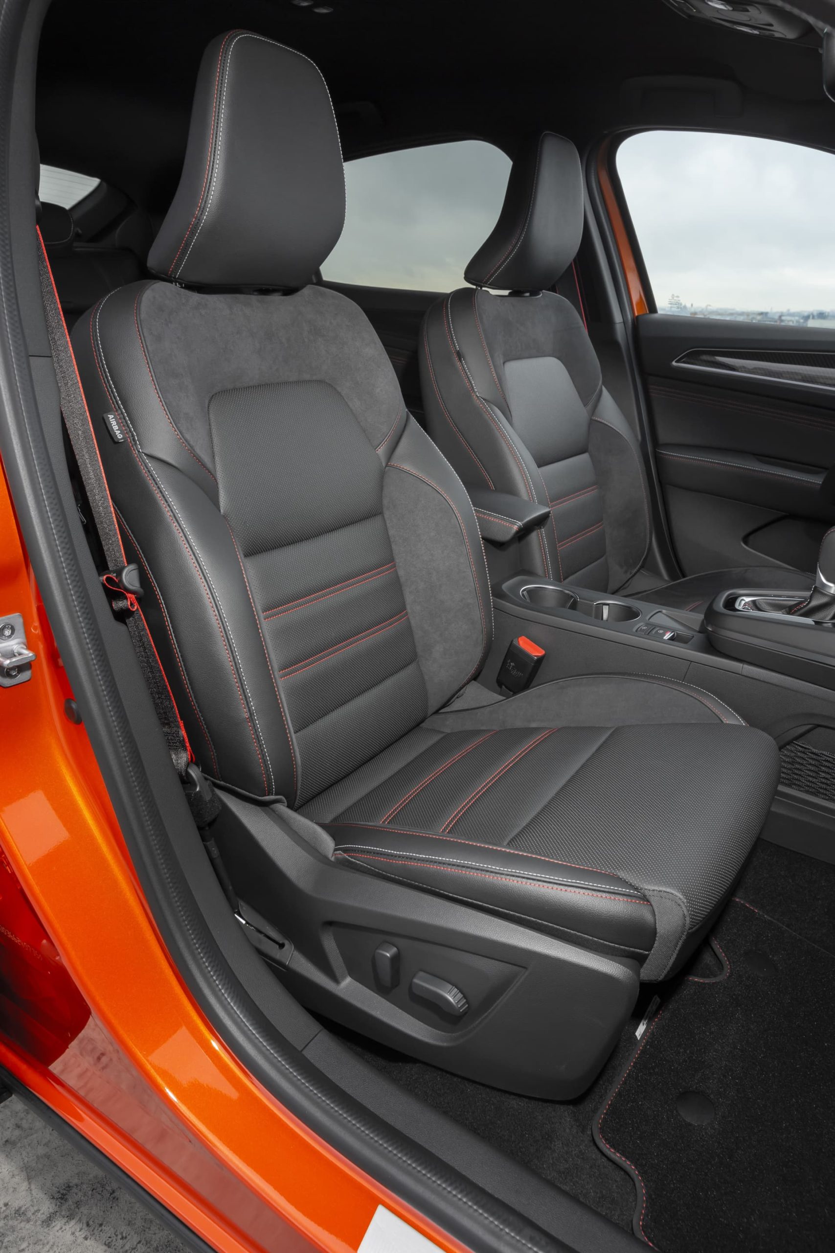 Renault Arkana Tce 160 Precio 06 Interior Plazas Delanteras Asientos