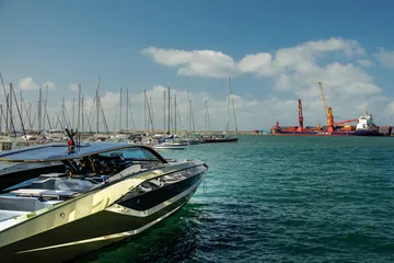 Tecnomar Lamborghini 63 4