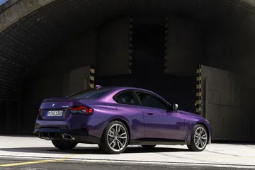 Líneas elegantes y deportividad caracterizan al BMW Serie 2.