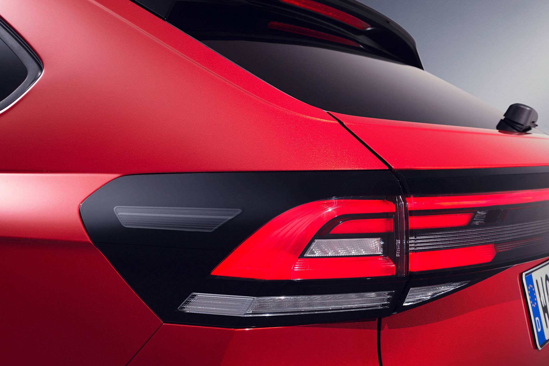 Volkswagen Taigo 2022 Piloto Trasero Rojo Frontal Kings Red Detalles 03