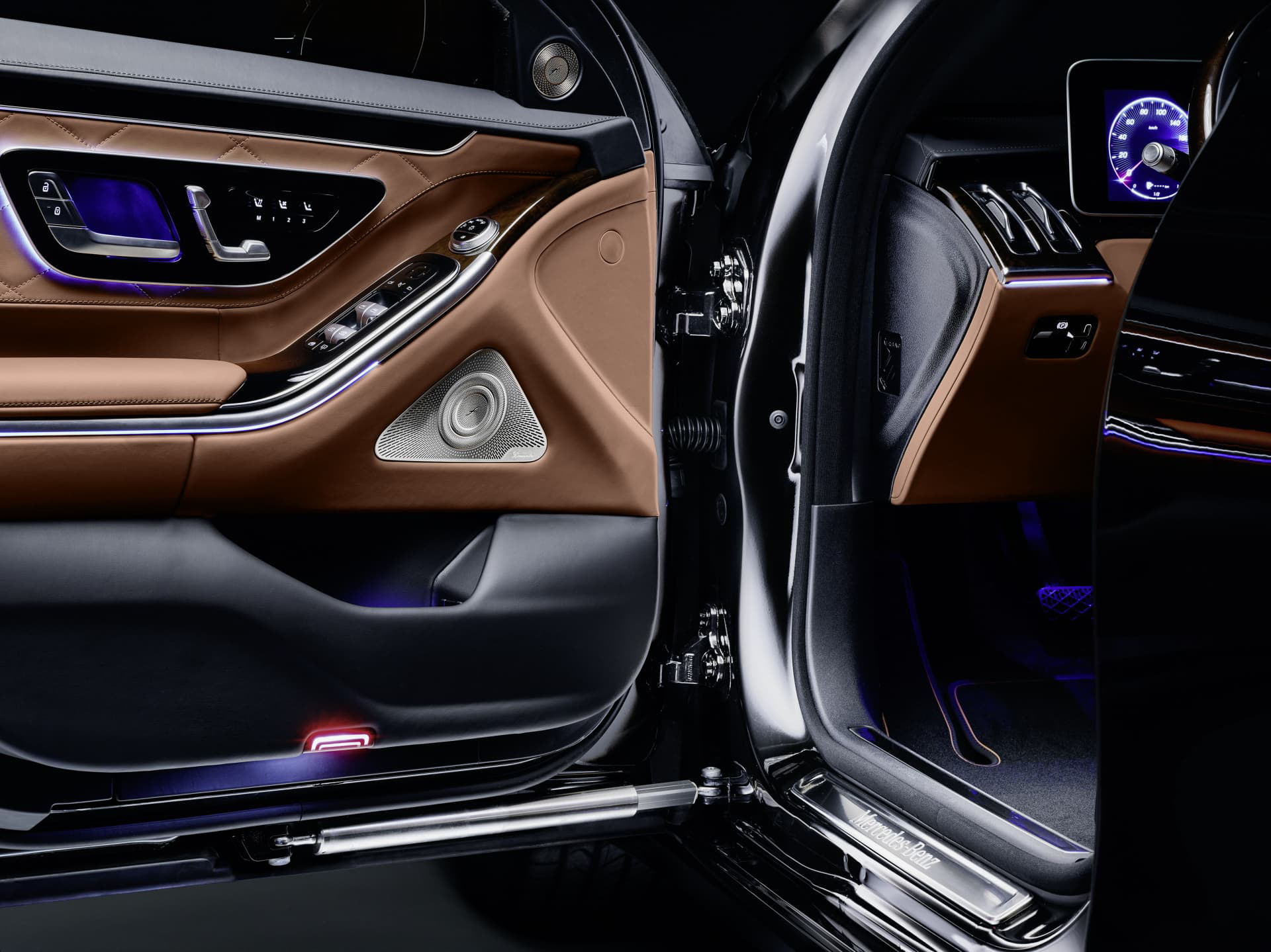 Guard: Sonderschutzversion Der Neuen S Klasse Erstmals Mit Allradantrieb Guard: Special Protection Version Of The New S Class, For The First Time With All Wheel Drive