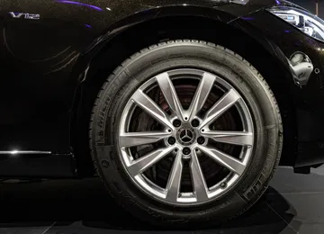 Guard: Sonderschutzversion Der Neuen S Klasse Erstmals Mit Allradantrieb Guard: Special Protection Version Of The New S Class, For The First Time With All Wheel Drive