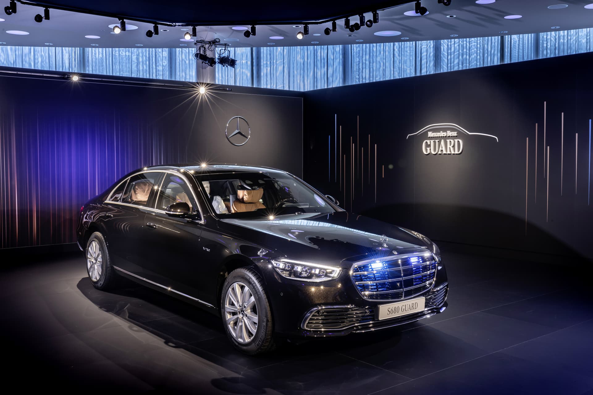 Guard: Sonderschutzversion Der Neuen S Klasse Erstmals Mit Allradantrieb Guard: Special Protection Version Of The New S Class, For The First Time With All Wheel Drive