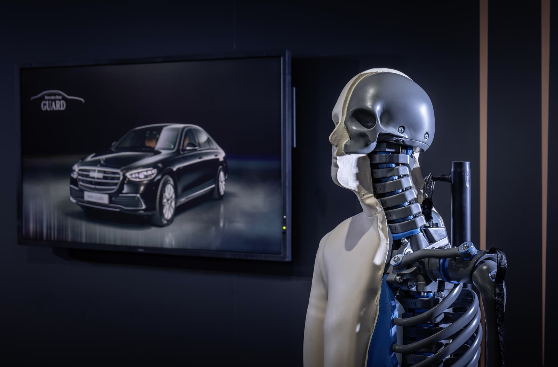 Guard: Sonderschutzversion Der Neuen S Klasse Erstmals Mit Allradantrieb Guard: Special Protection Version Of The New S Class, For The First Time With All Wheel Drive