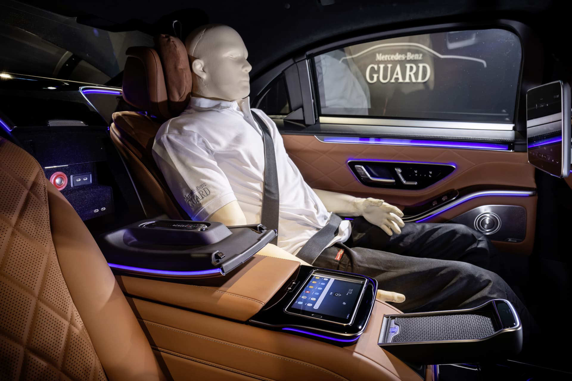 Guard: Sonderschutzversion Der Neuen S Klasse Erstmals Mit Allradantrieb Guard: Special Protection Version Of The New S Class, For The First Time With All Wheel Drive