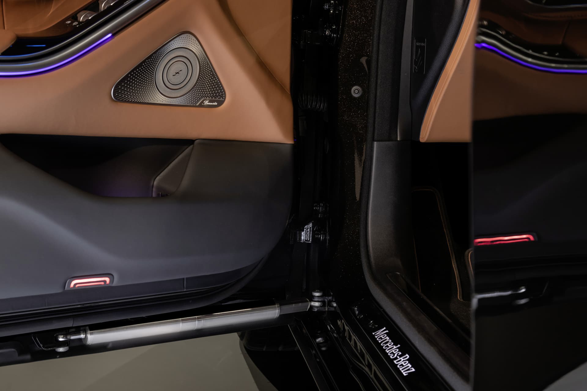 Guard: Sonderschutzversion Der Neuen S Klasse Erstmals Mit Allradantrieb Guard: Special Protection Version Of The New S Class, For The First Time With All Wheel Drive