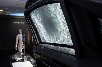 Guard: Sonderschutzversion Der Neuen S Klasse Erstmals Mit Allradantrieb Guard: Special Protection Version Of The New S Class, For The First Time With All Wheel Drive