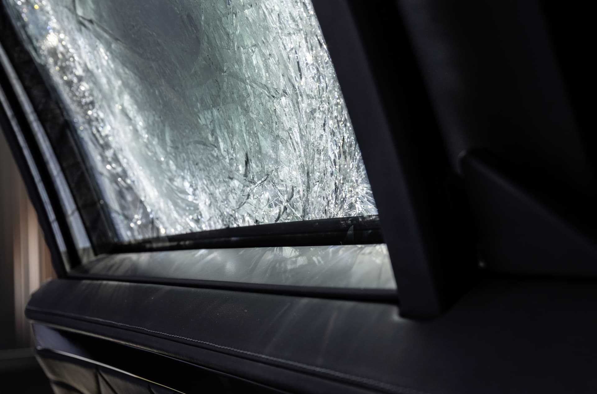 Guard: Sonderschutzversion Der Neuen S Klasse Erstmals Mit Allradantrieb Guard: Special Protection Version Of The New S Class, For The First Time With All Wheel Drive