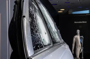 Guard: Sonderschutzversion Der Neuen S Klasse Erstmals Mit Allradantrieb Guard: Special Protection Version Of The New S Class, For The First Time With All Wheel Drive