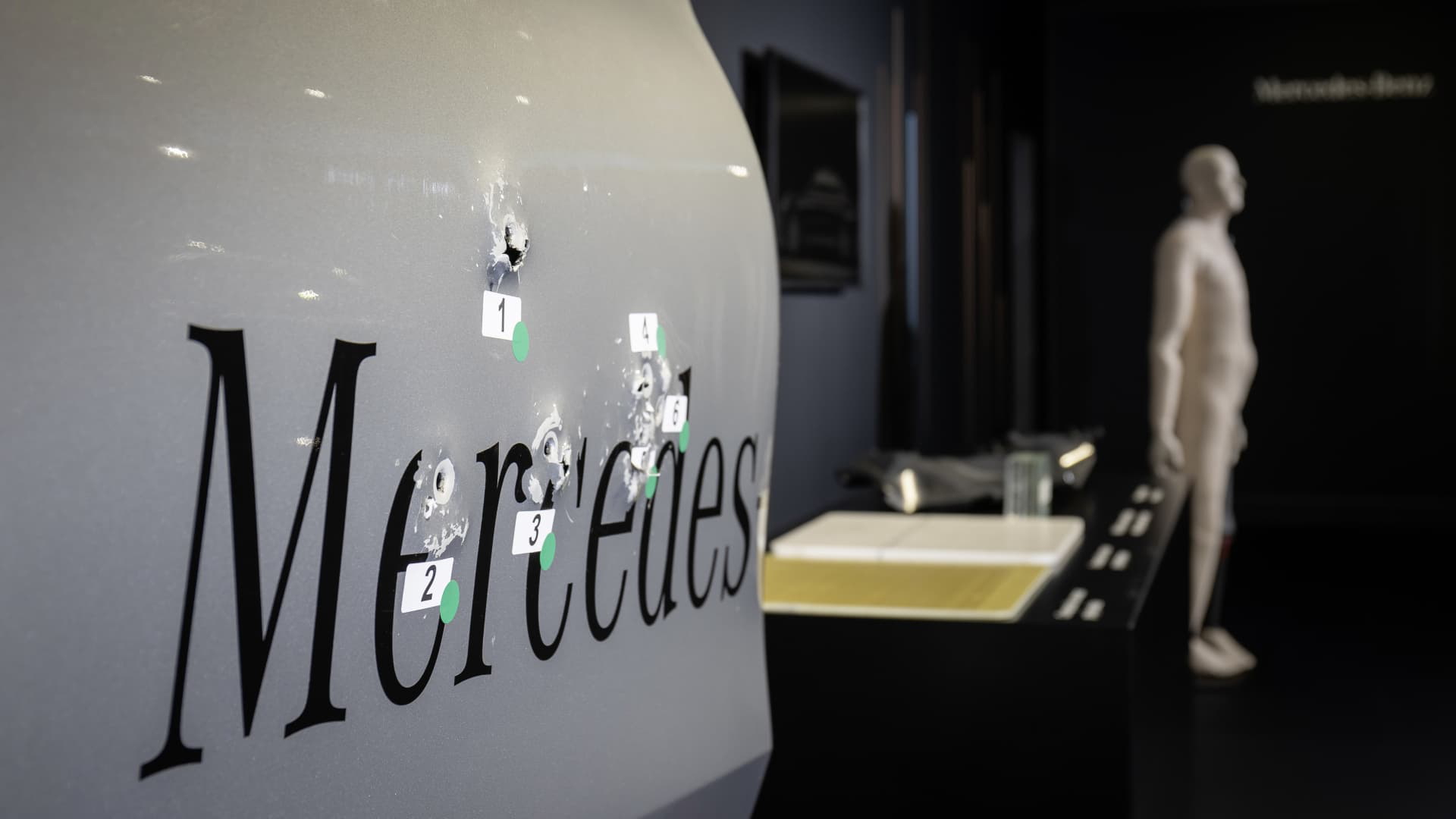 Guard: Sonderschutzversion Der Neuen S Klasse Erstmals Mit Allradantrieb Guard: Special Protection Version Of The New S Class, For The First Time With All Wheel Drive