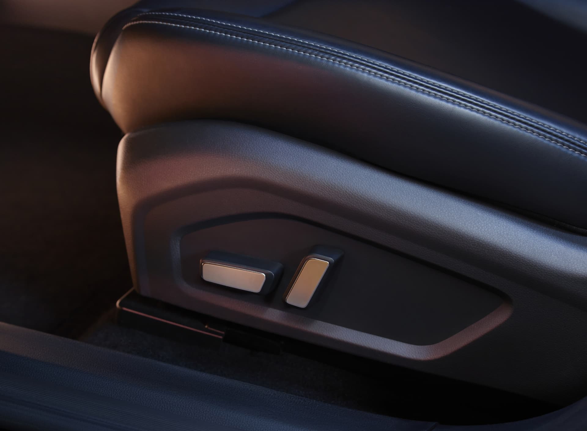 Mobilize Limo 2021 Renault 11 Interior Detalle Regulacion Asiento Mandos