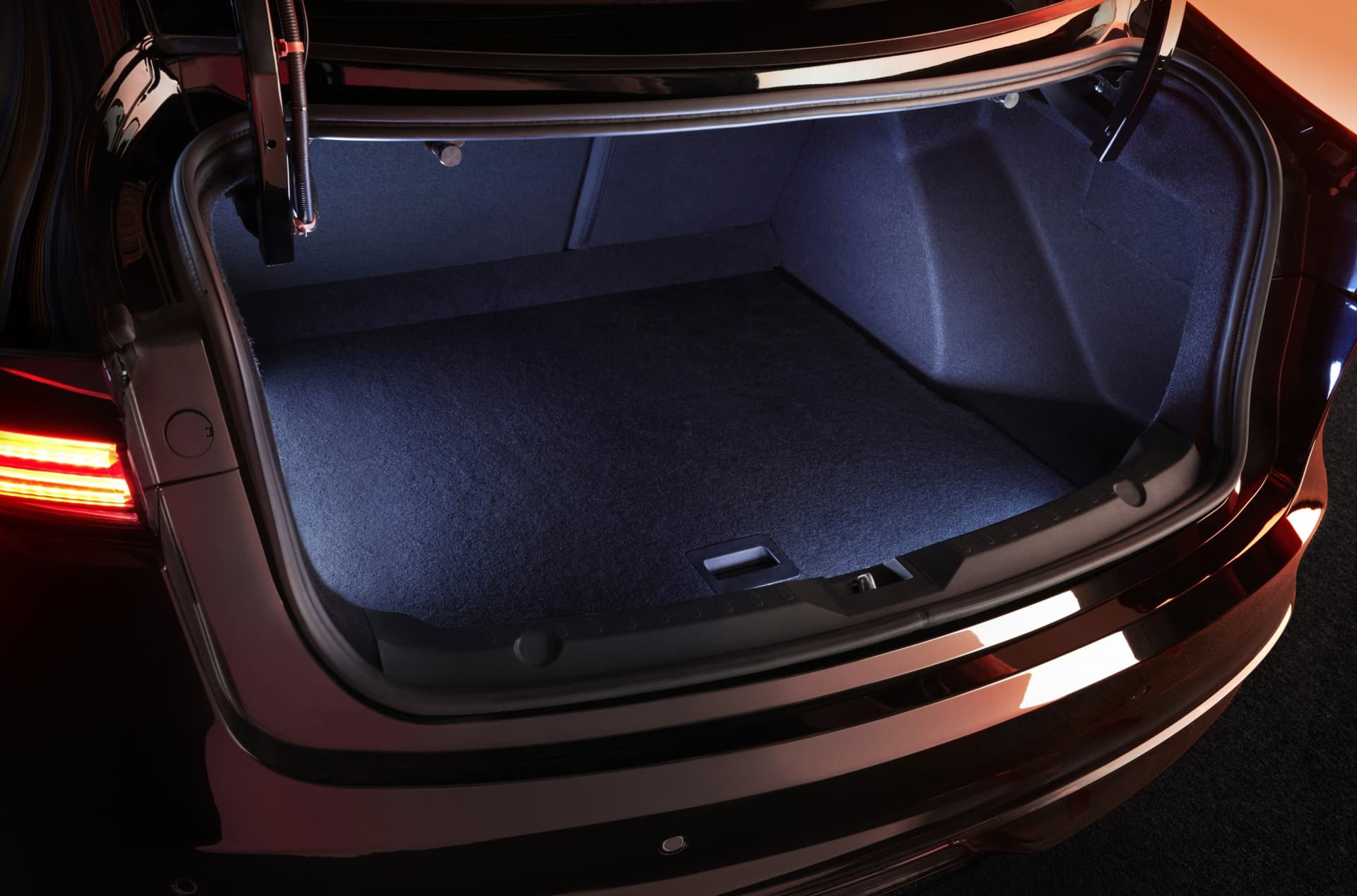 Mobilize Limo 2021 Renault 14 Interior Maletero