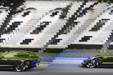 Porsche Taycan Azul Gentian 1