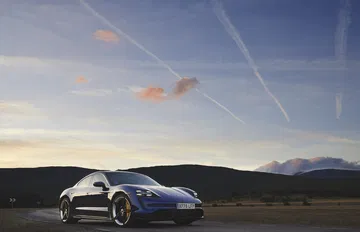 Porsche Taycan Azul Gentian 102