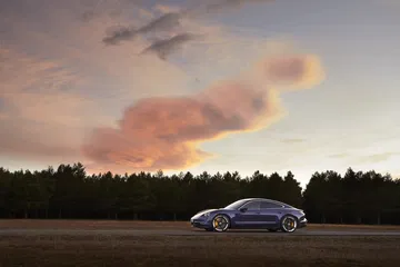 Porsche Taycan Azul Gentian 103