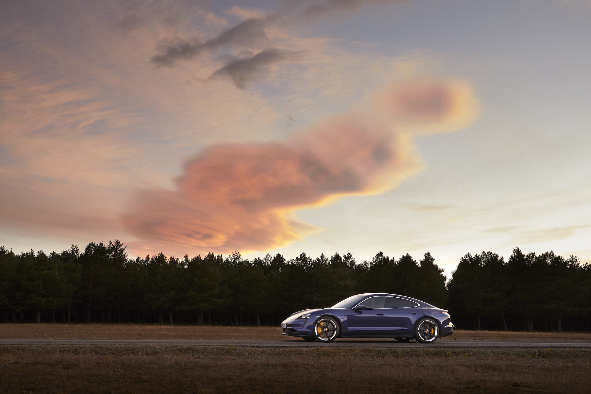 Porsche Taycan Azul Gentian 103