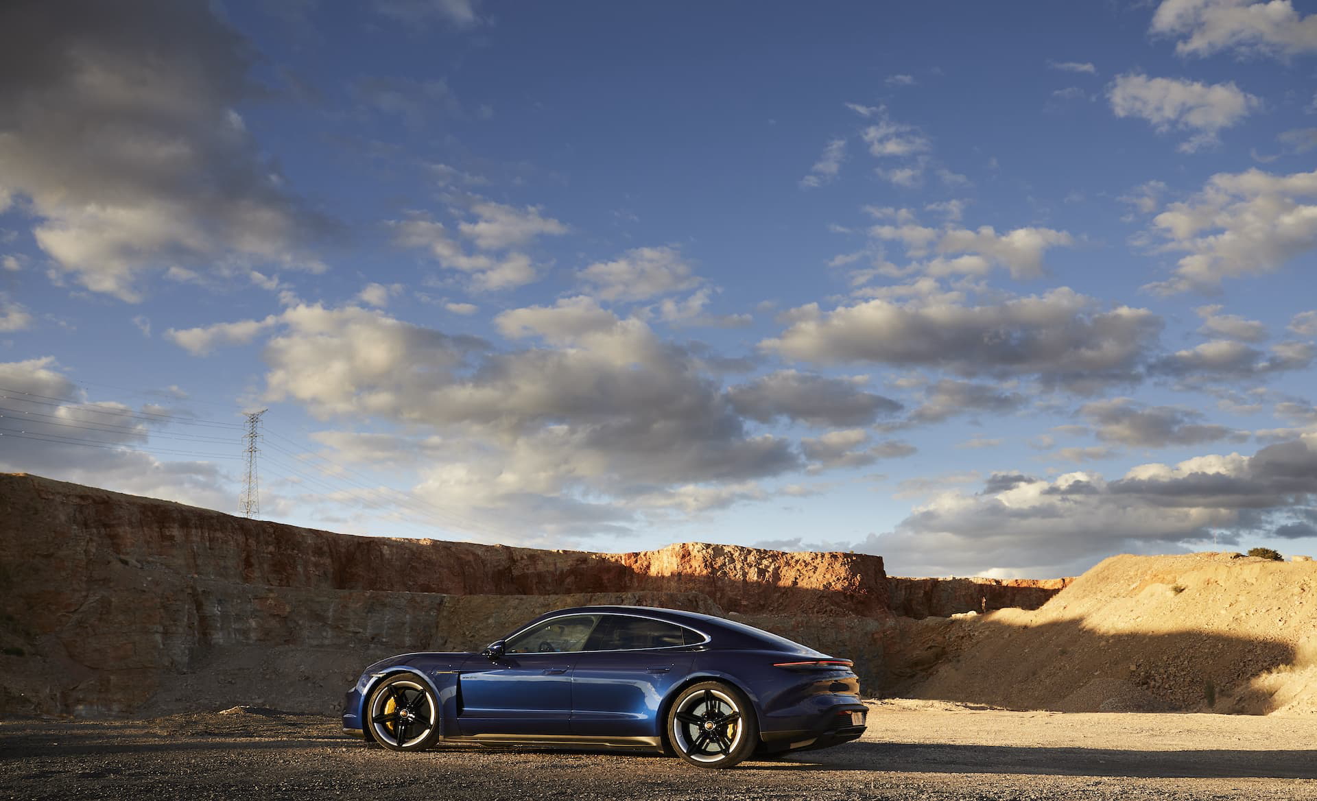 Porsche Taycan Azul Gentian 107