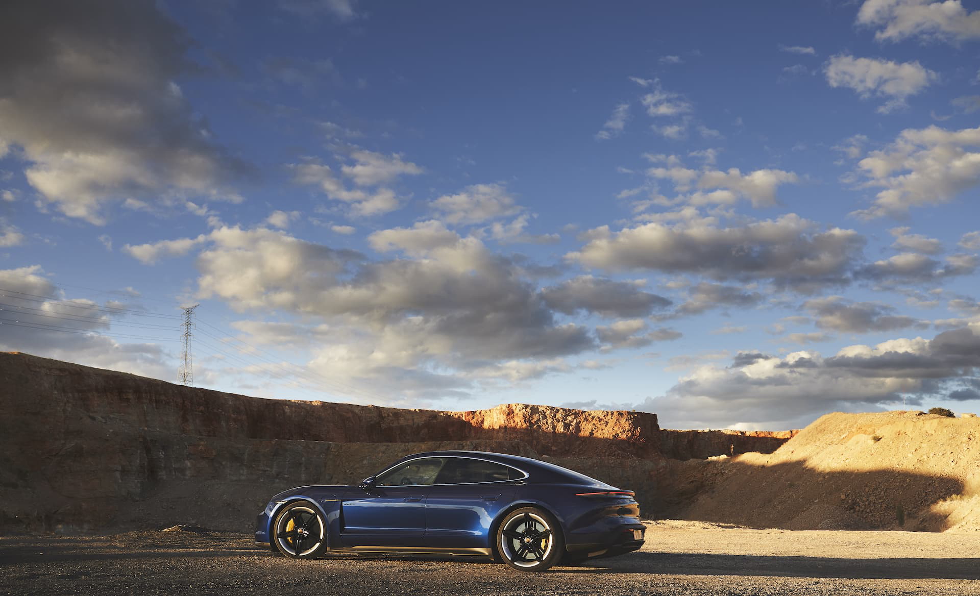 Porsche Taycan Azul Gentian 108