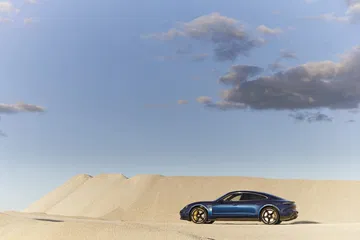 Porsche Taycan Azul Gentian 109