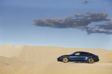 Porsche Taycan Azul Gentian 112