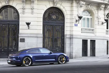 Porsche Taycan Azul Gentian 12