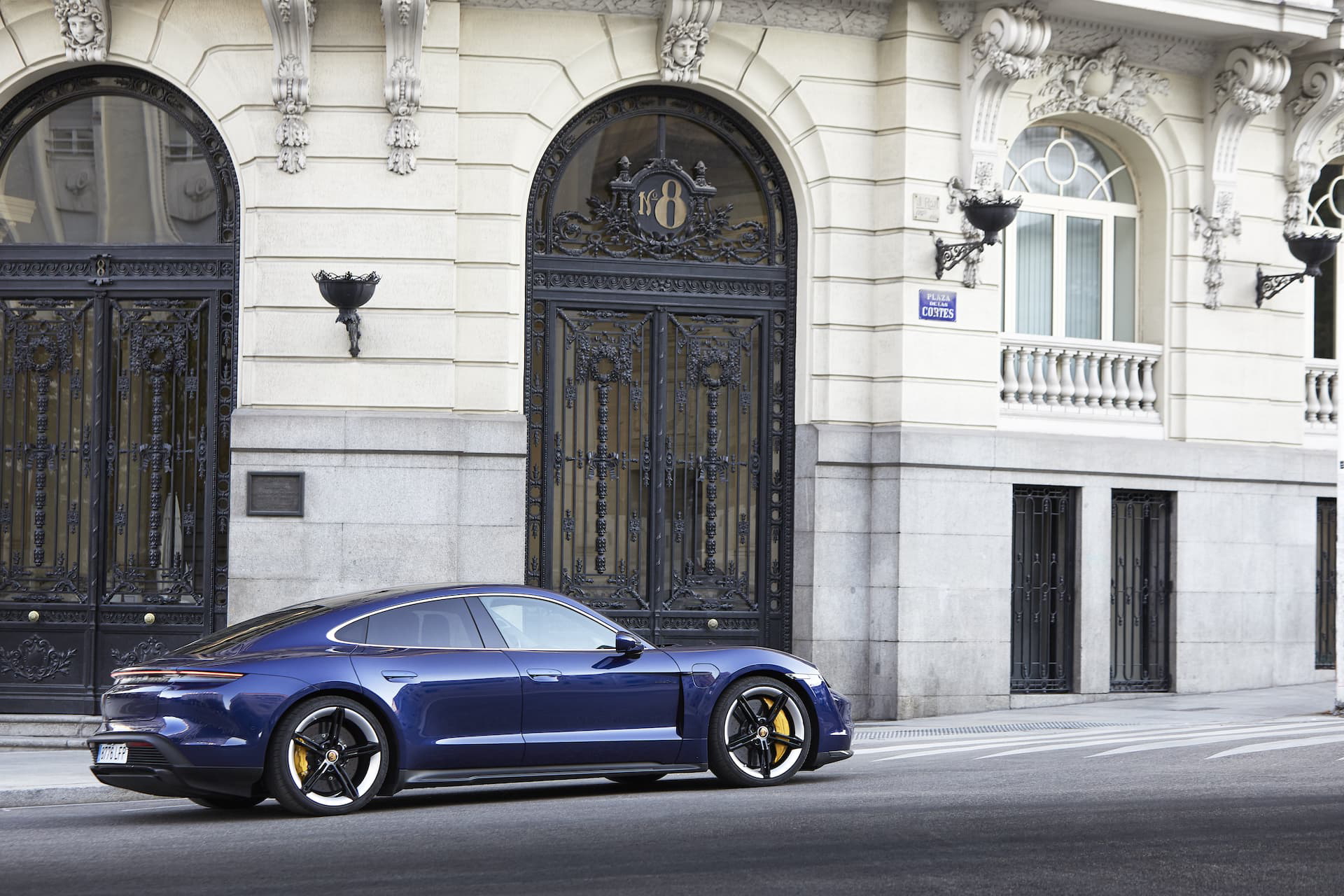 Porsche Taycan Azul Gentian 12